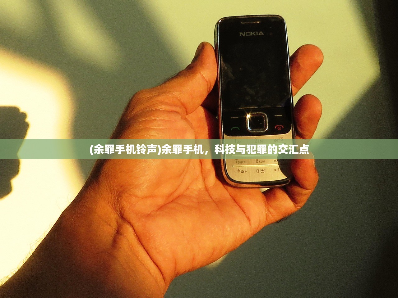 (老人救溺水男孩)76岁老人英勇救起溺水儿童，勇气与行动并存的力量展现